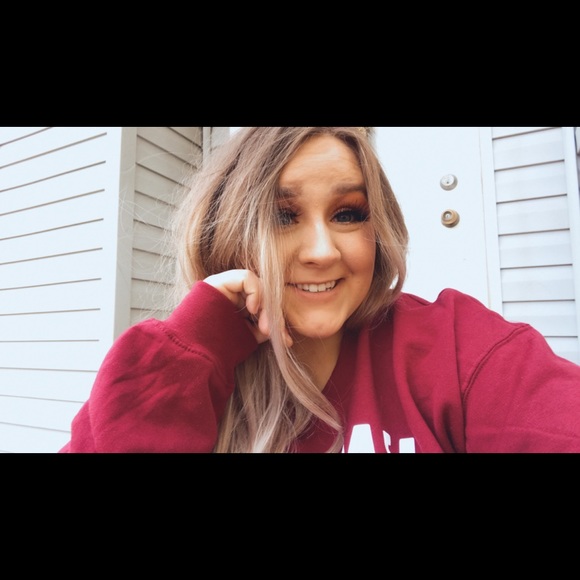 Meet your Posher, Danielle - Picture 2 of 2